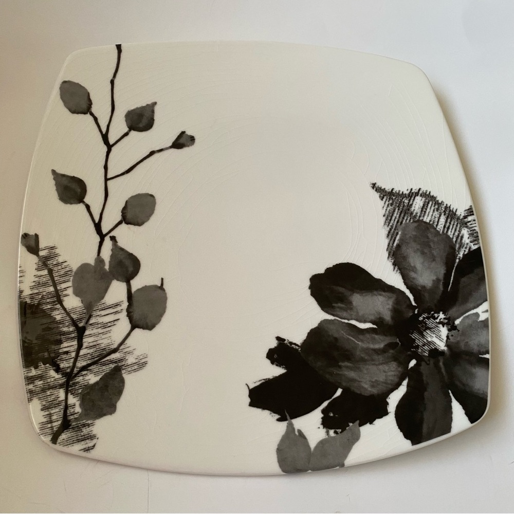 Kenneth Cole Reaction Home Etched Floral Square Dinner Plate Black Gray White